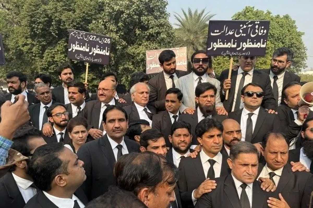 Lawyers in Pakistan protest controversial judicial reforms