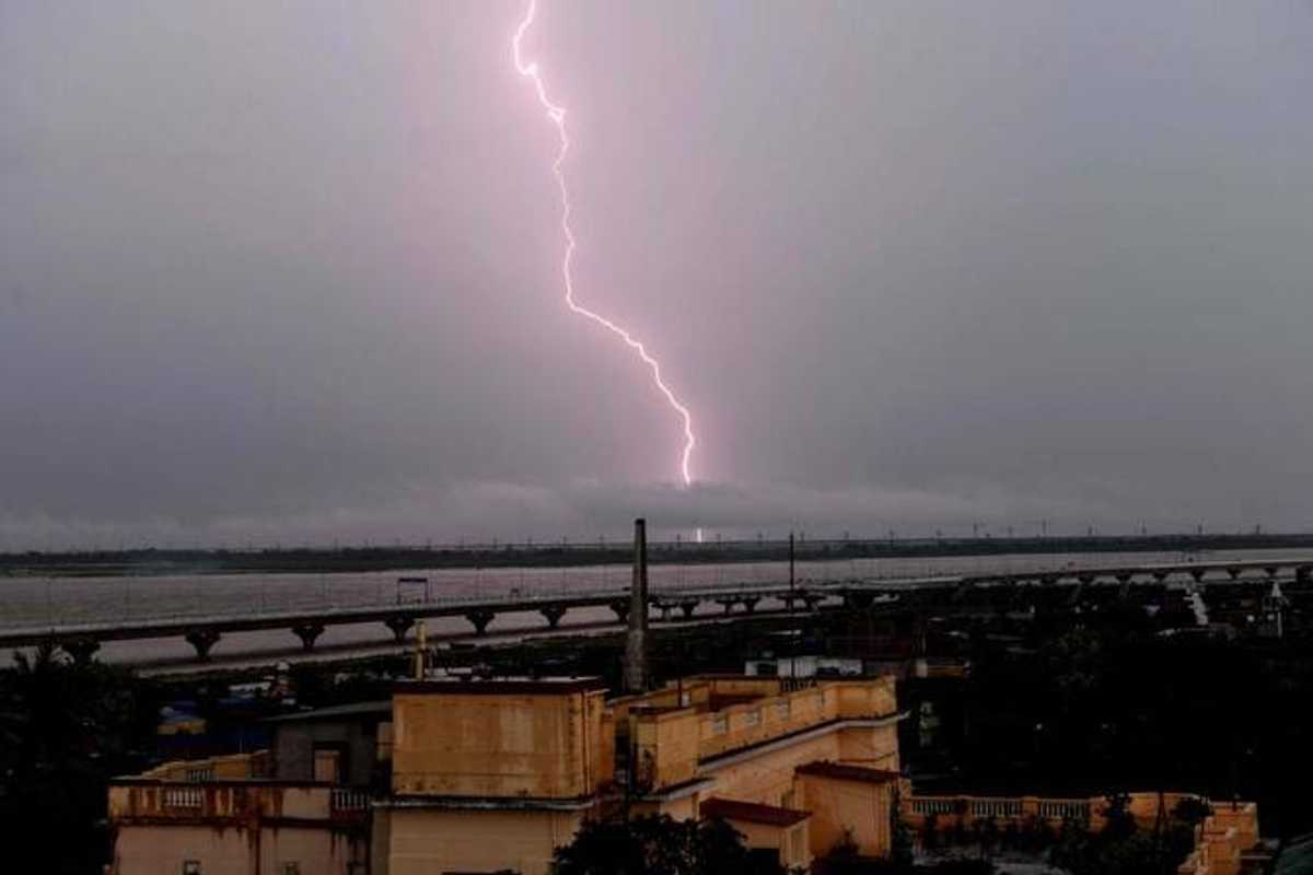 Lightning strikes kill 33 people in eastern India