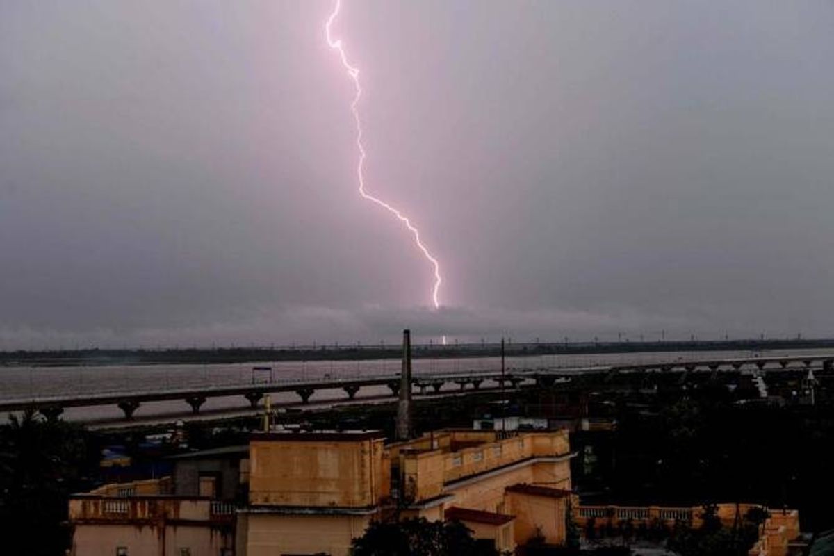 Lightning strikes kill 33 people in eastern India