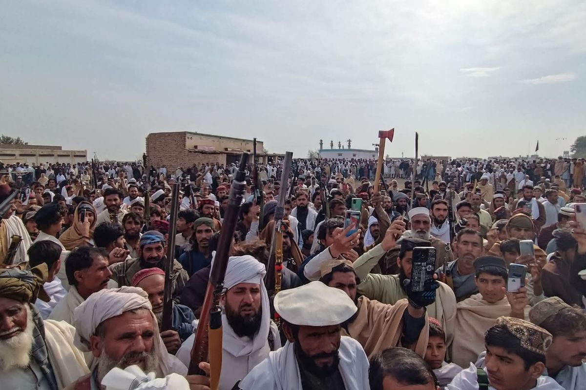 Armed protestors occupy bazaar in Pakistan's Lakki Marwat over water dispute