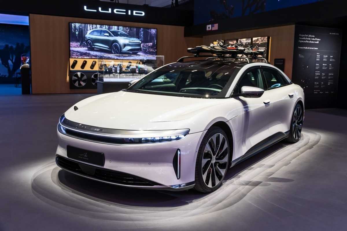 Lucid Motors stock drops after $860M share sale announcement