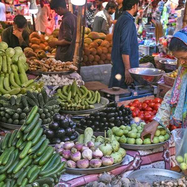 Pakistan inflation seen easing to around 10% in September
