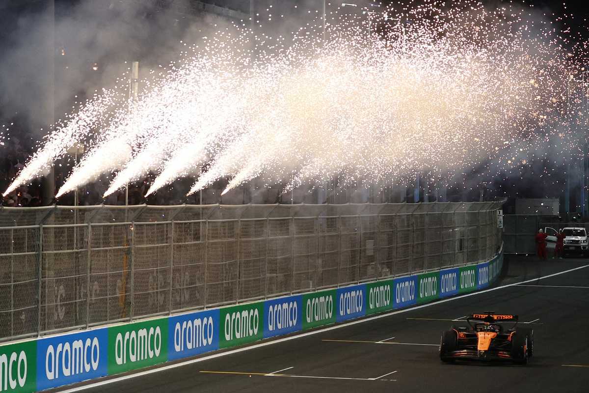 Saudi Grand Prix: Oscar stars, Max keeps mum, Sainz alive