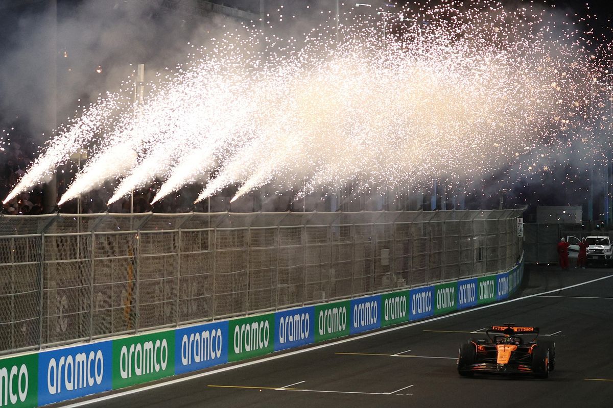 Saudi Grand Prix: Oscar stars, Max keeps mum, Sainz alive