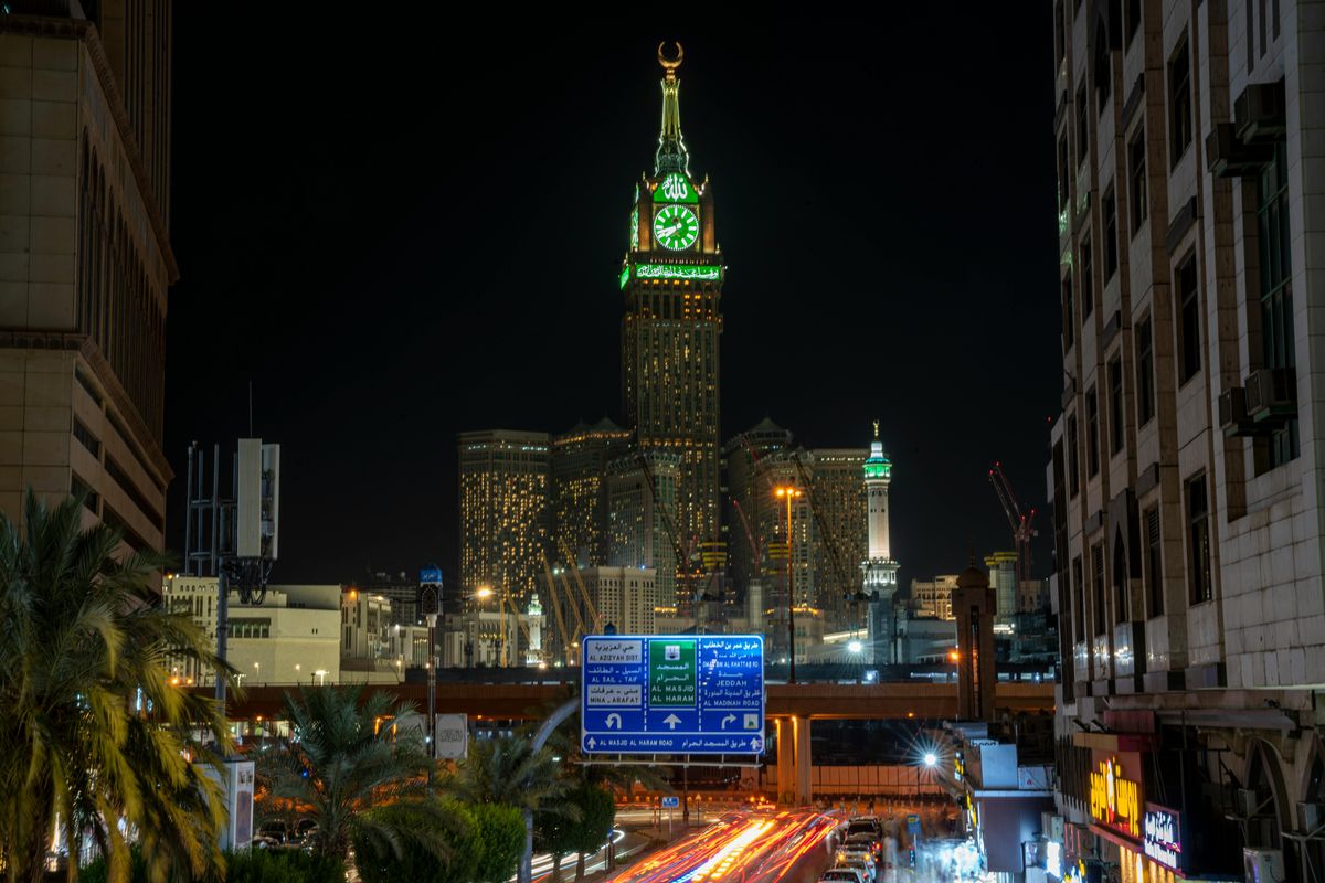 Saudi Arabia allows foreigners to invest in firms with property in Mecca, Medina