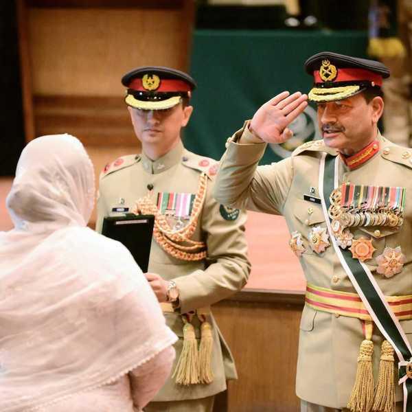 Pakistan army chief confers gallantry awards at GHQ investiture ceremony