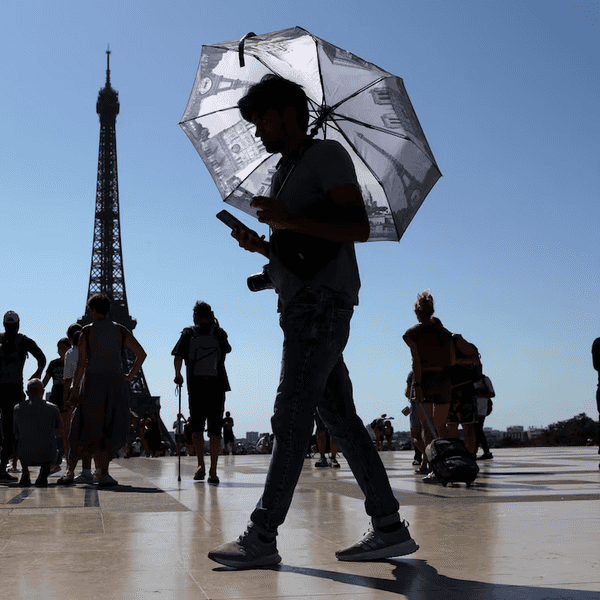 Europe heatwave swamps hospitals, halts parties