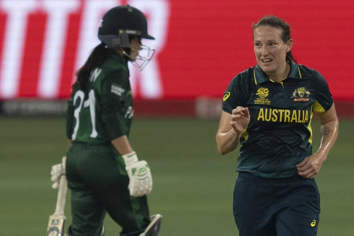 Pakistan suffer humbling defeat to injury-depleted Australia