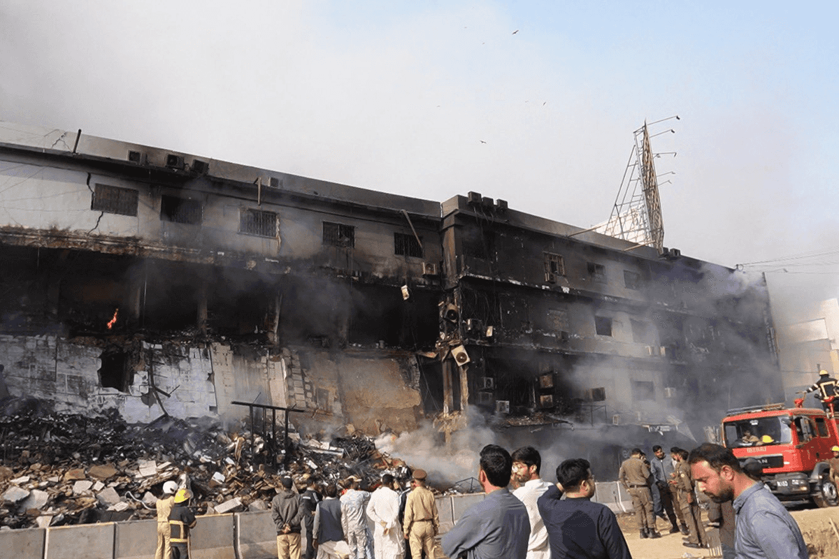 Several missing as death toll in Karachi mall fire climbs to 21