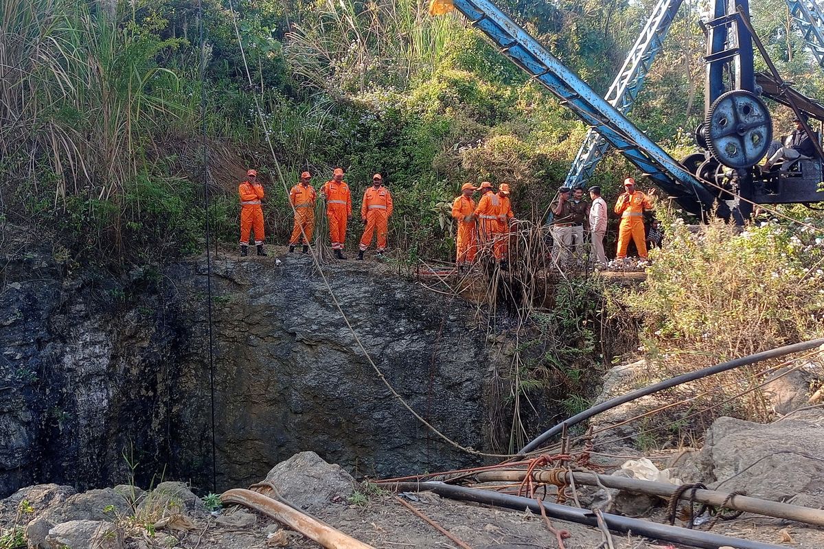 Body found in flooded Indian mine, rescue efforts underway