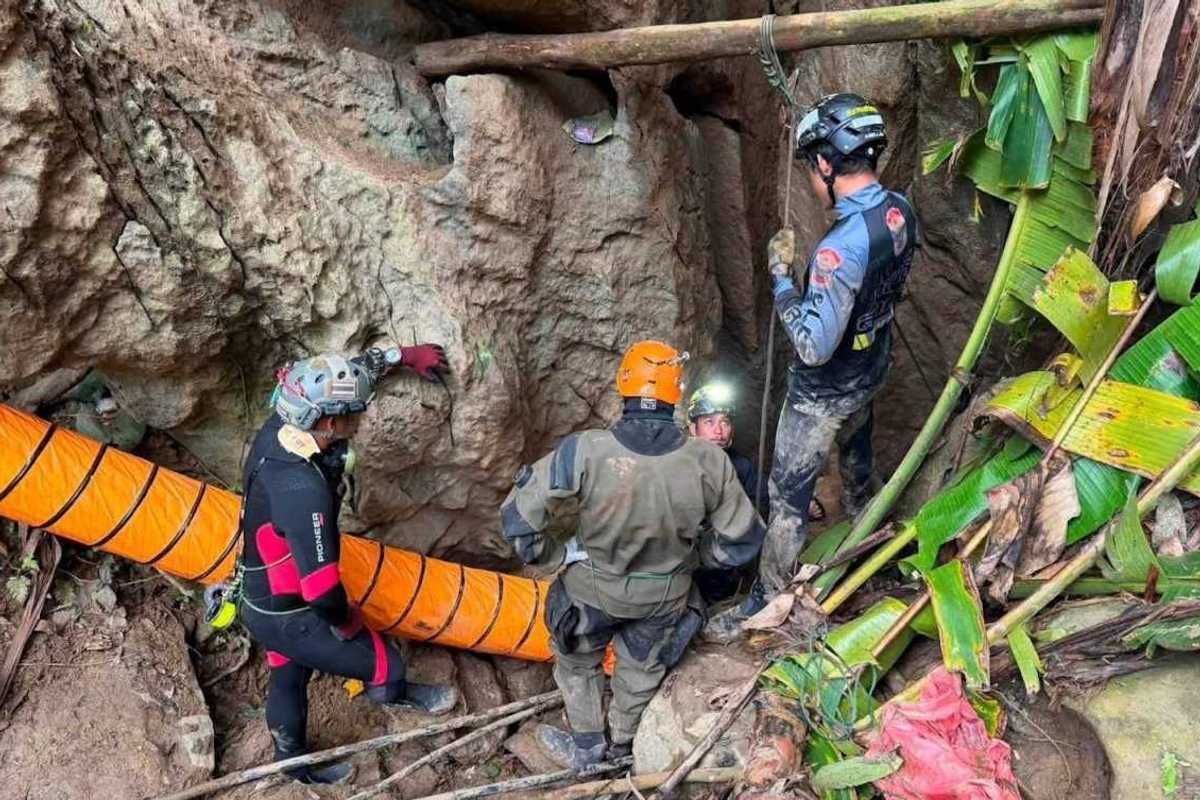 5 of 7 people trapped in Laos cave found alive, rescuers say