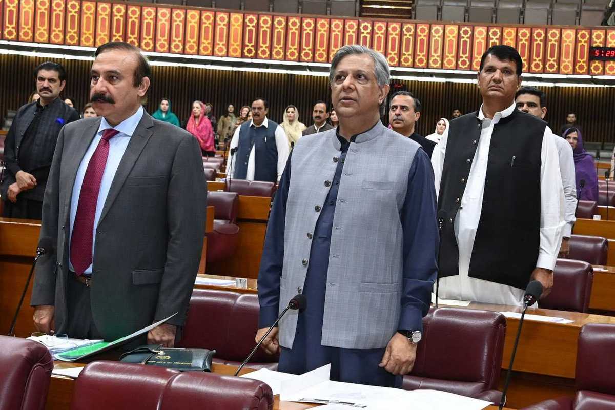 Pakistan’s parliament passes landmark bill to cut red tape, attract investors