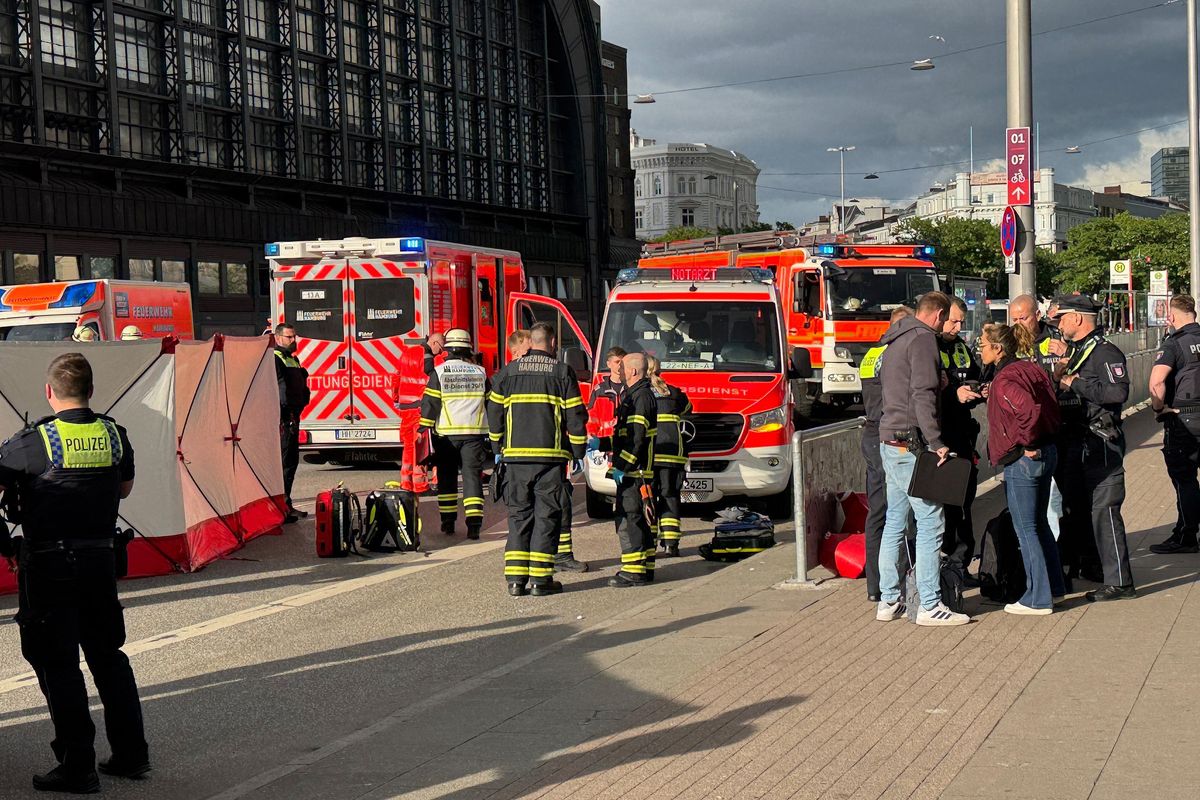 At least 12 injured in knife attack in Hamburg