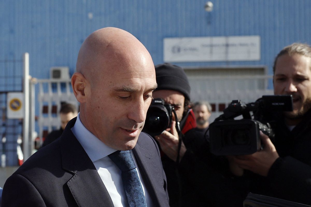 Former Spanish FA chief Rubiales has eggs thrown at him at book launch