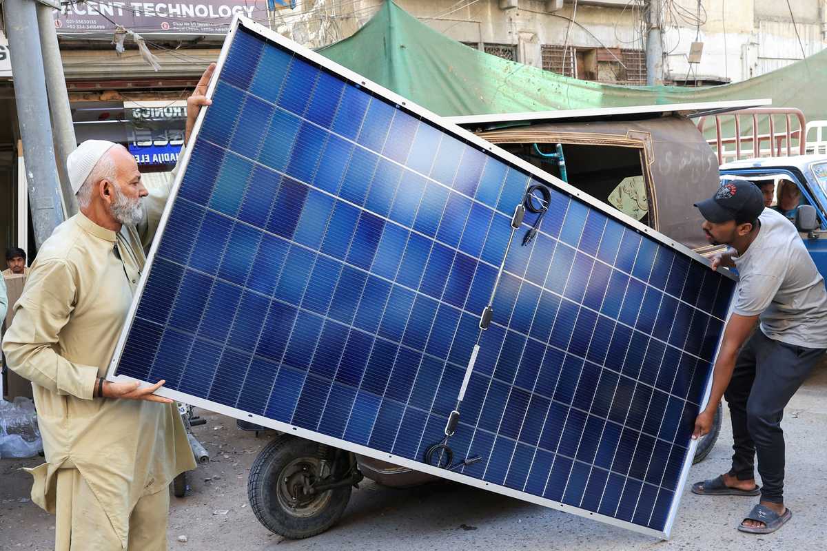 NEPRA overhauls net metering rules, shifting solar users to net billing