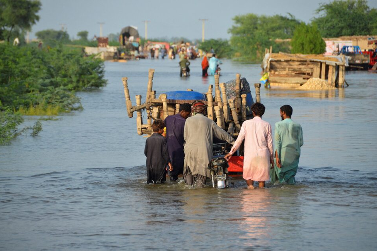 IMF mission to review Pakistan’s economic program as floods strain finances