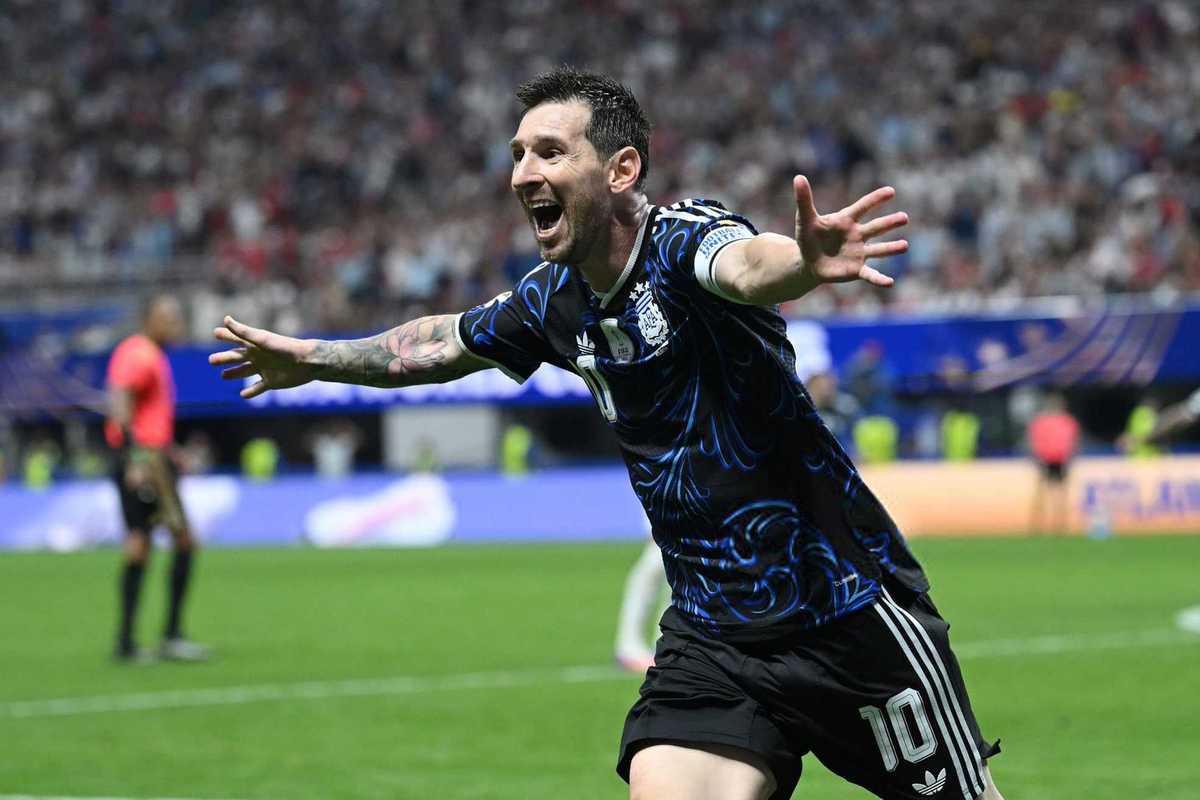 Argentina beat England to set up World Cup final against Spain
