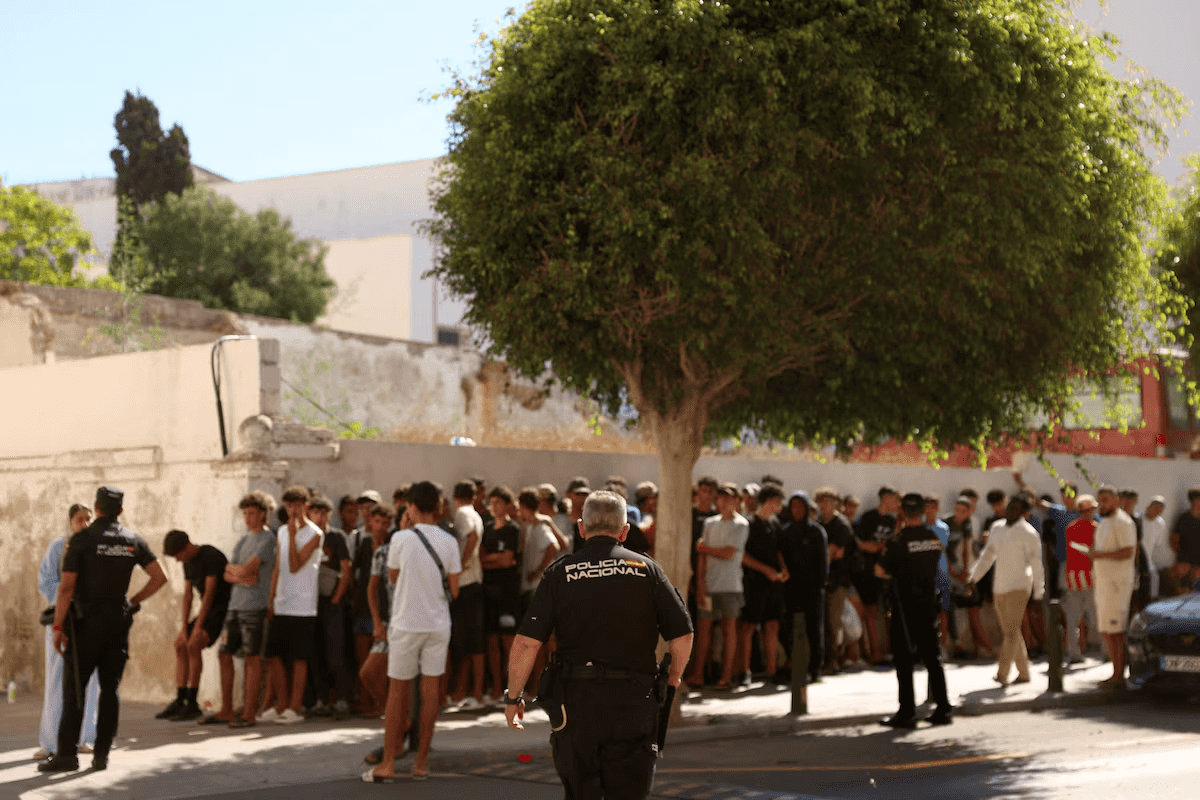 Spain to establish border controls on travelers from Italy amid migration dispute