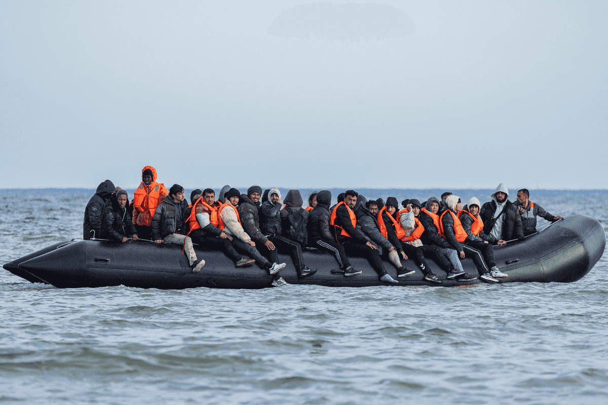 Italy breaks up migrant smuggling ring, arrests eight suspects