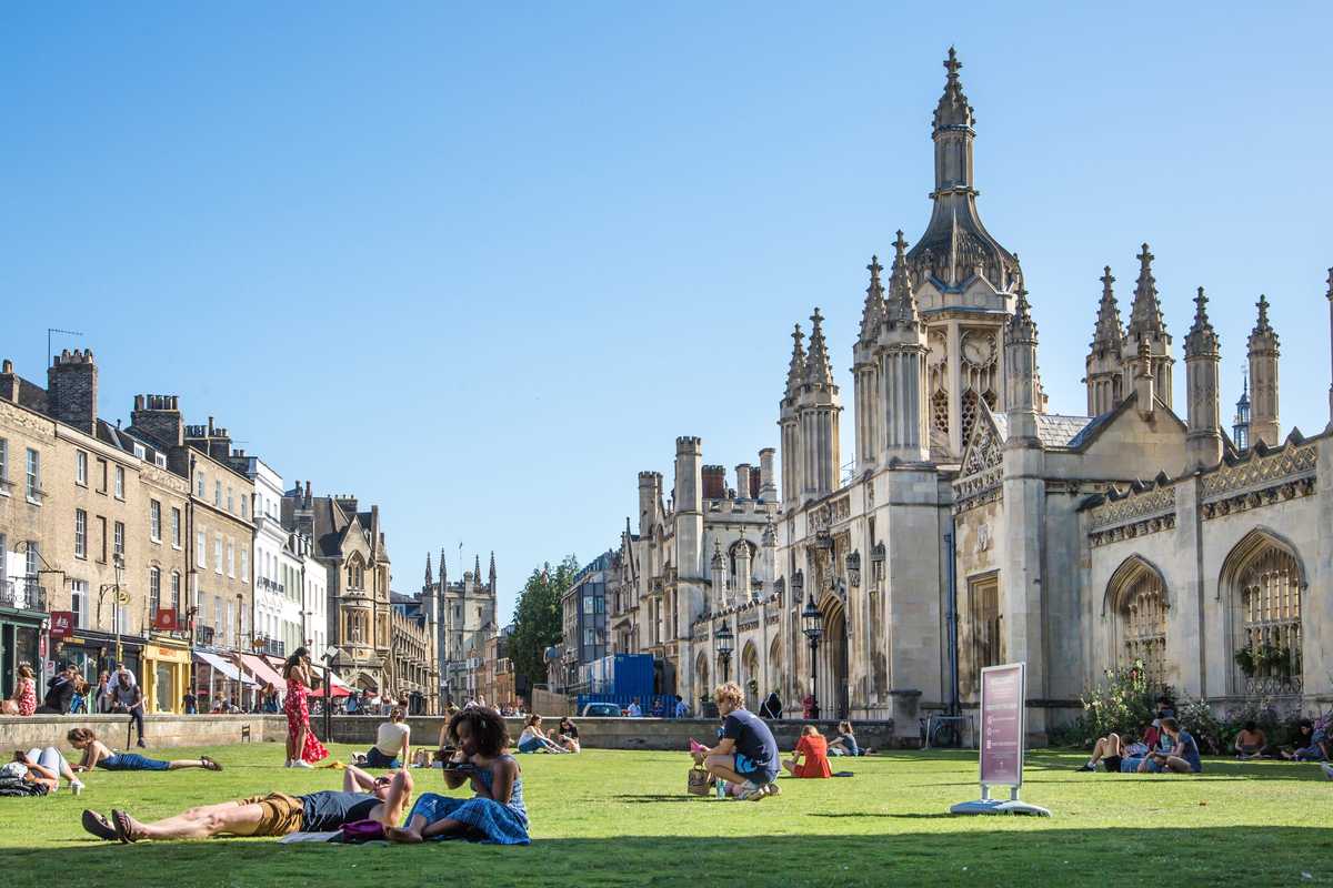 UK launches eVisas for Pakistani students, workers