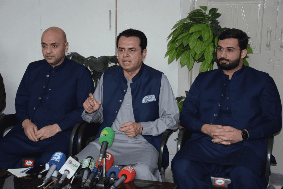 Pakistan vows crackdown after attacks on foreign food chains