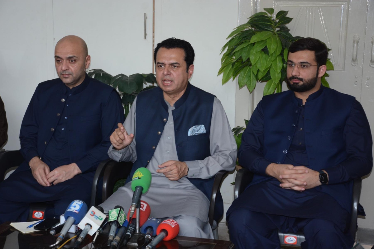 Pakistan vows crackdown after attacks on foreign food chains