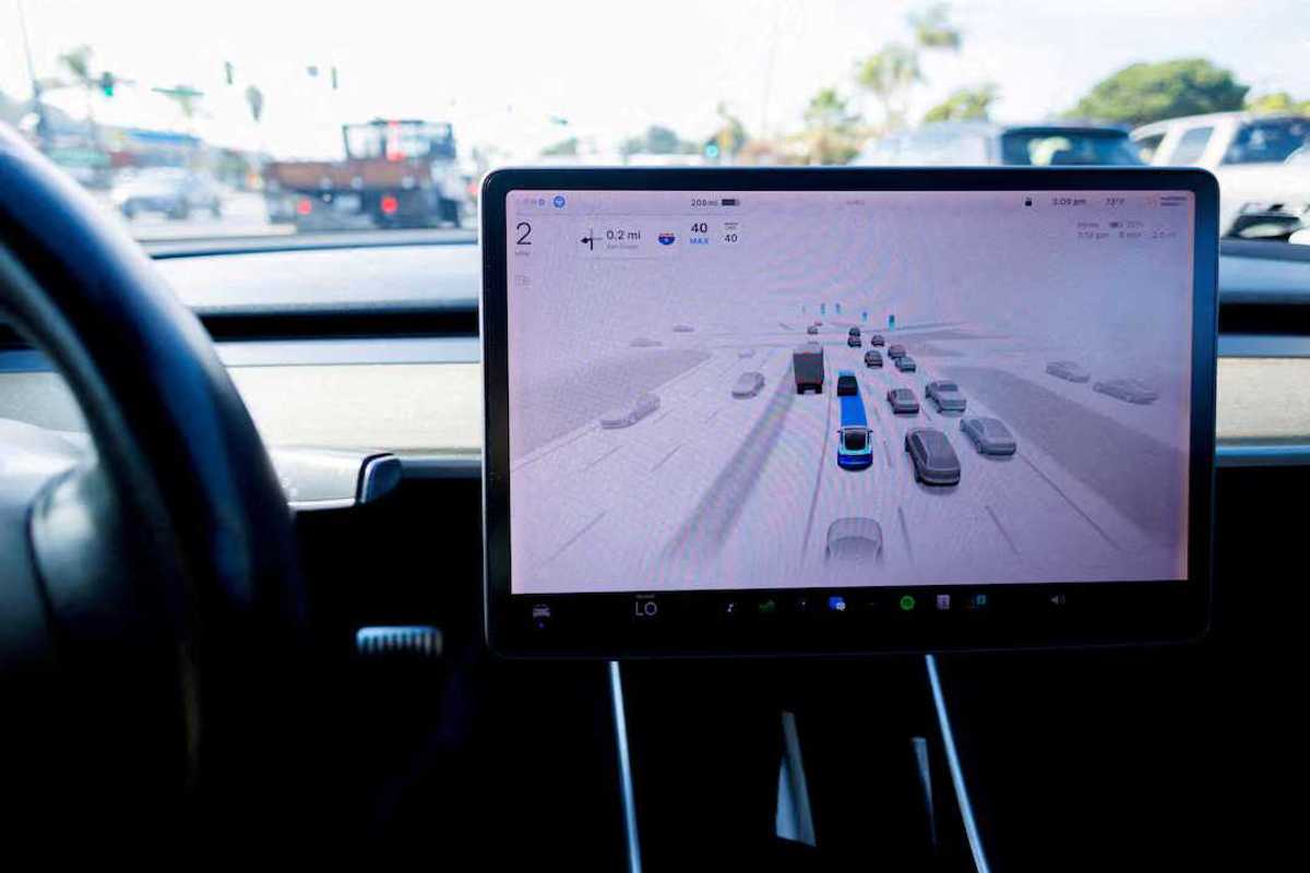 UAE to have over 10,000 autonomous taxis and delivery vans by 2027, official says
