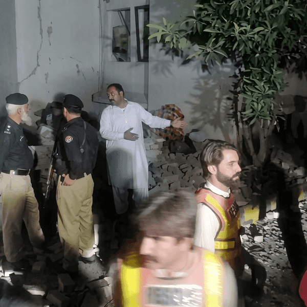 Mortar attack on northwest Pakistan market kills six, police say