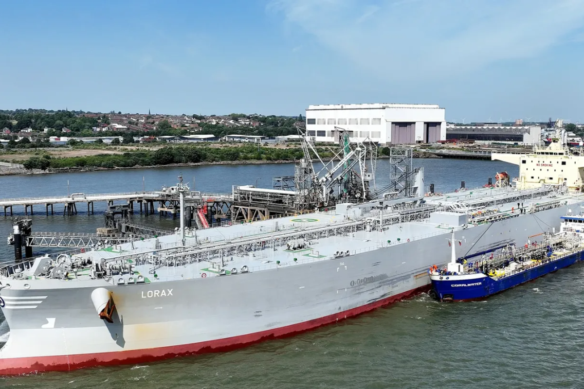 Pakistan to expand shipping fleet with two new oil vessels