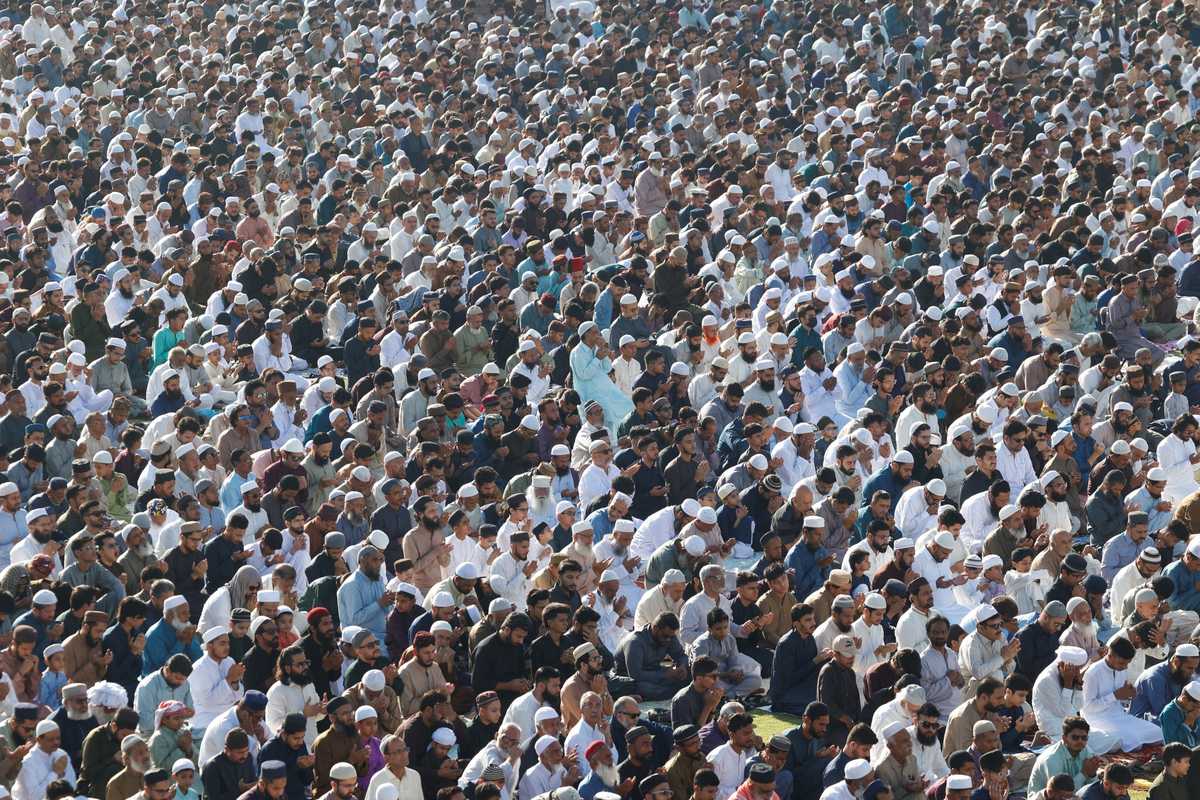 Pakistan celebrates Eid al-Fitr with prayers for unity, peace