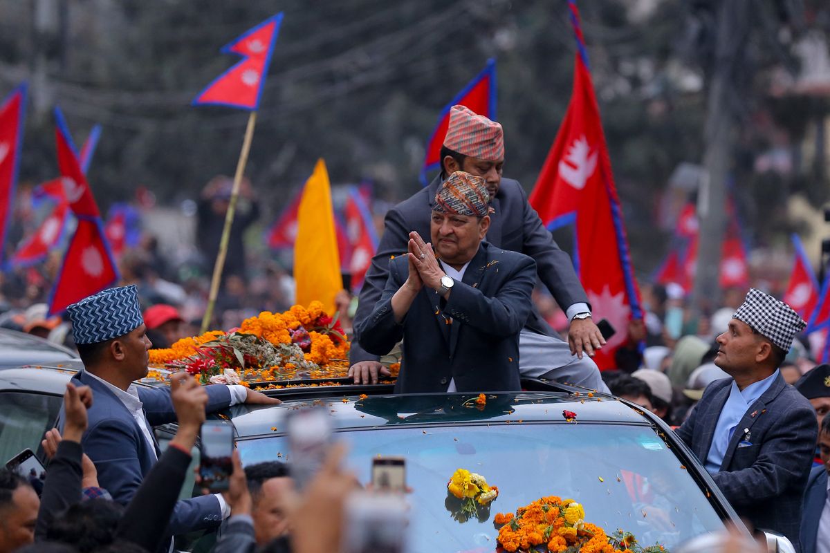 Thousands gather to welcome Nepal's former king