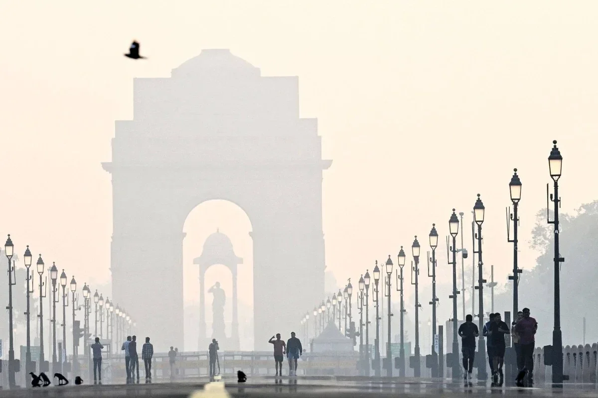 Delhi chokes in smog after firework ban flouted during Diwali