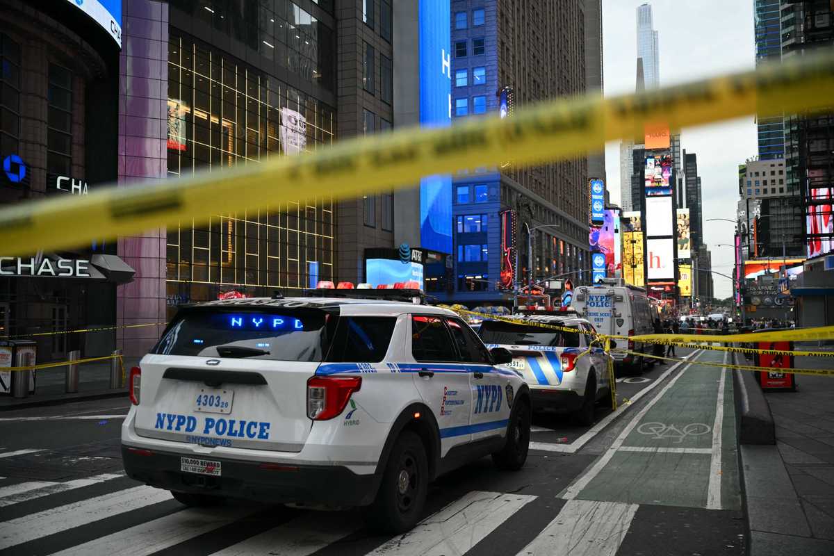 New York police shoot knife-wielding woman after random Times Square stabbing leaves one dead