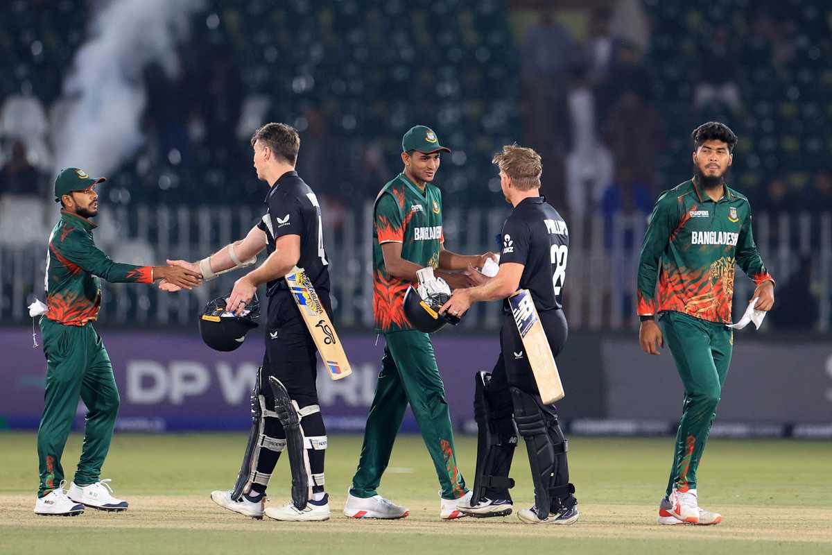New Zealand march into semis as Pakistan crash out of Champions Trophy