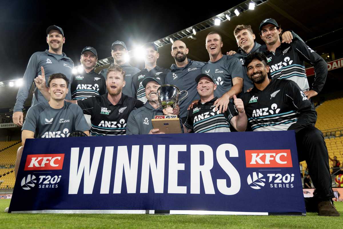 New Zealand routs Pakistan by eight wickets to clinch T20I series 4-1