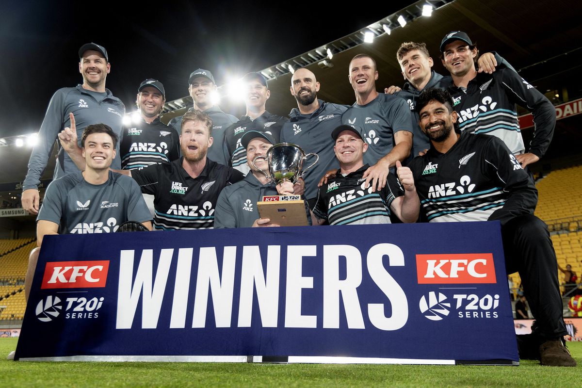 New Zealand routs Pakistan by eight wickets to clinch T20I series 4-1