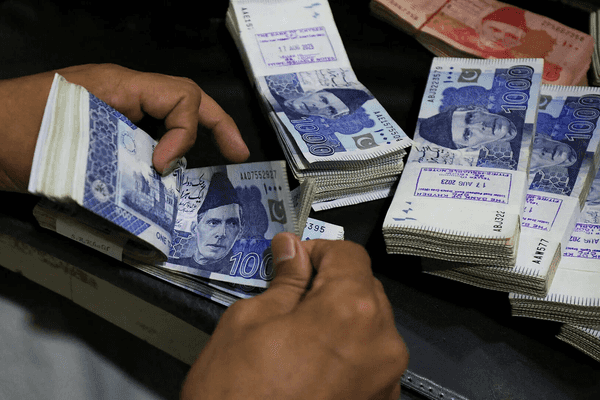 Pakistan's fiscal deficit falls to 0.7% of GDP for the first time ever