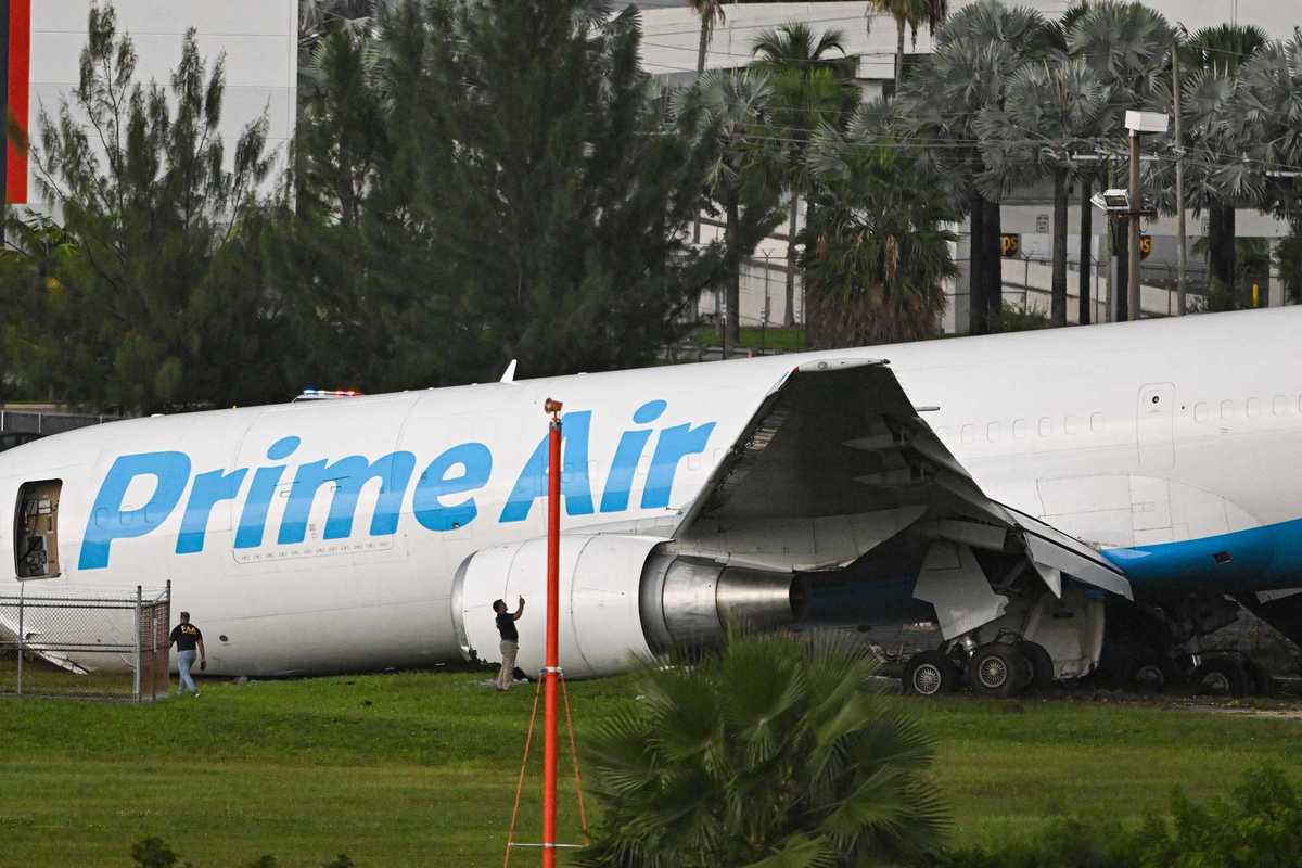 Five dead, five injured after Amazon cargo plane overshoots Miami runway and collides with vehicles