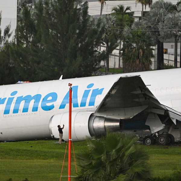 Five dead, five injured after Amazon cargo plane overshoots Miami runway and collides with vehicles