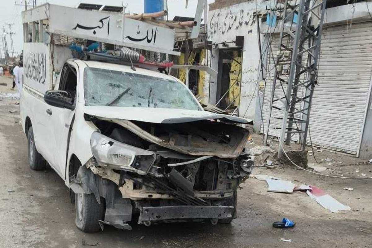 At least 12 injured in roadside blast targeting police in northwest Pakistan