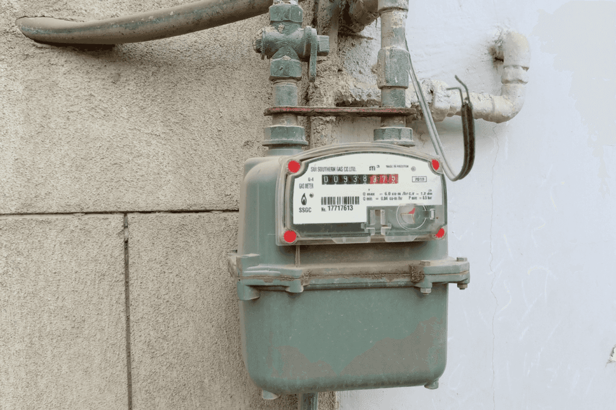 OGRA raises RLNG prices 15% after Middle East tensions disrupt LNG supplies