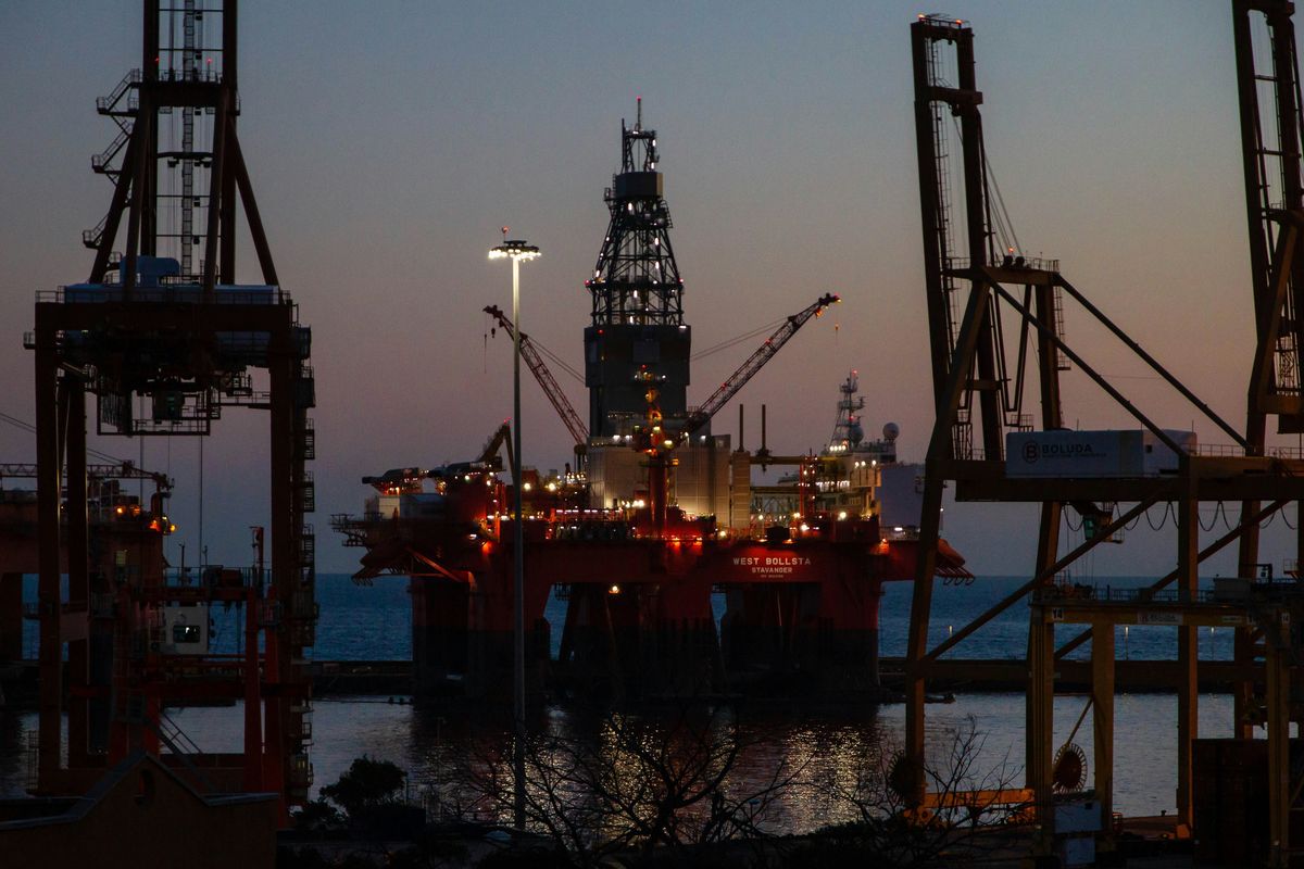 Oil prices edge higher ahead of OPEC+ meeting and U.S. pressure on Russia