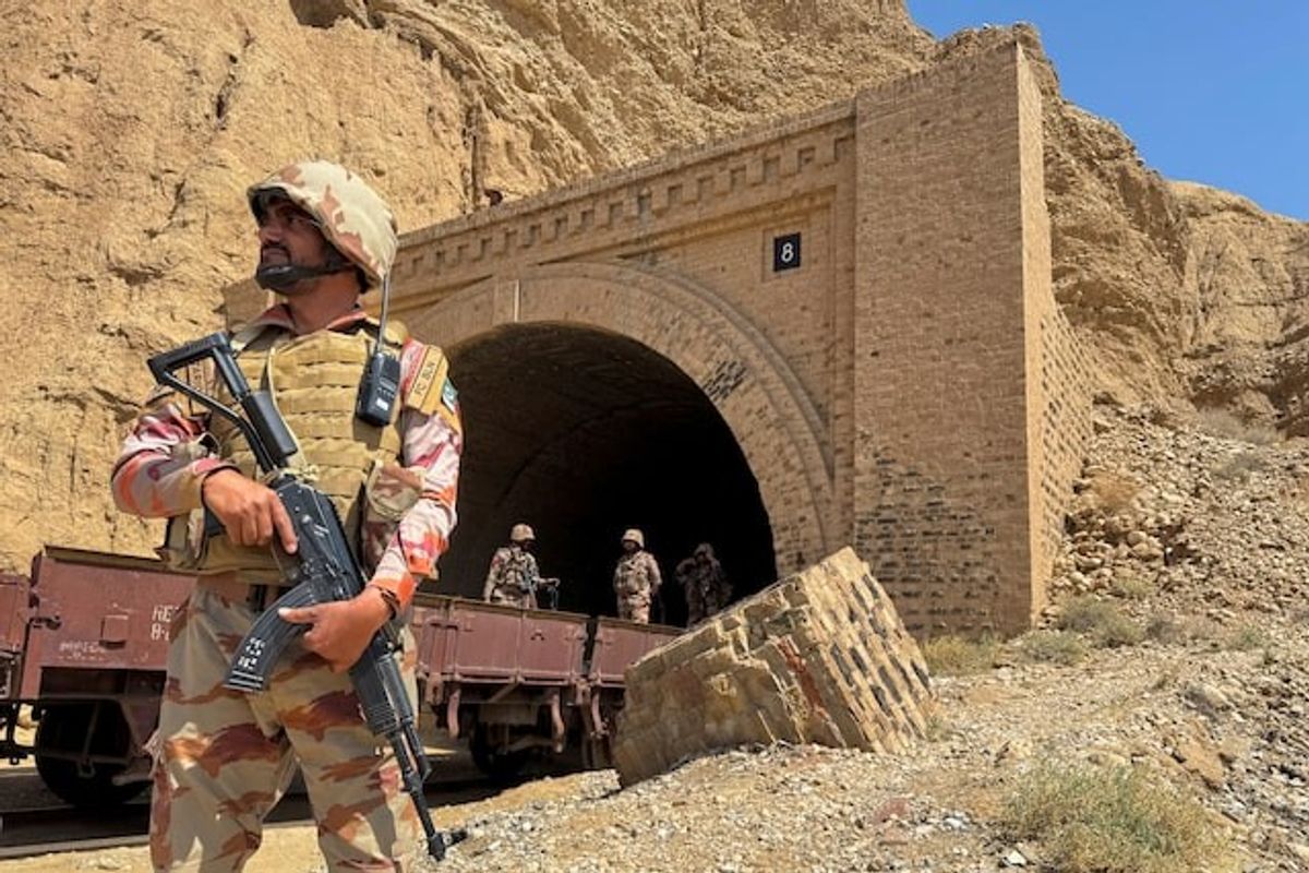 Blast derails Jaffar Express in Pakistan’s Balochistan, injures 12 passengers