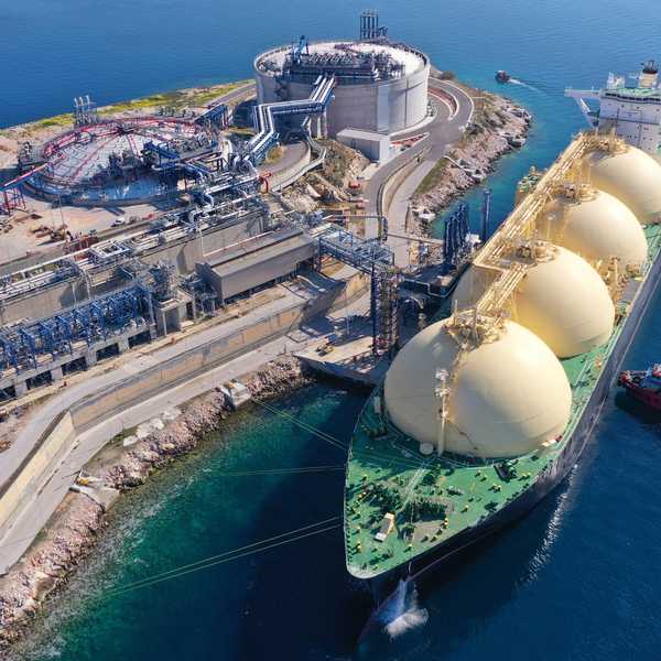 Pakistan buys costliest July spot LNG cargo amid tightening global supply