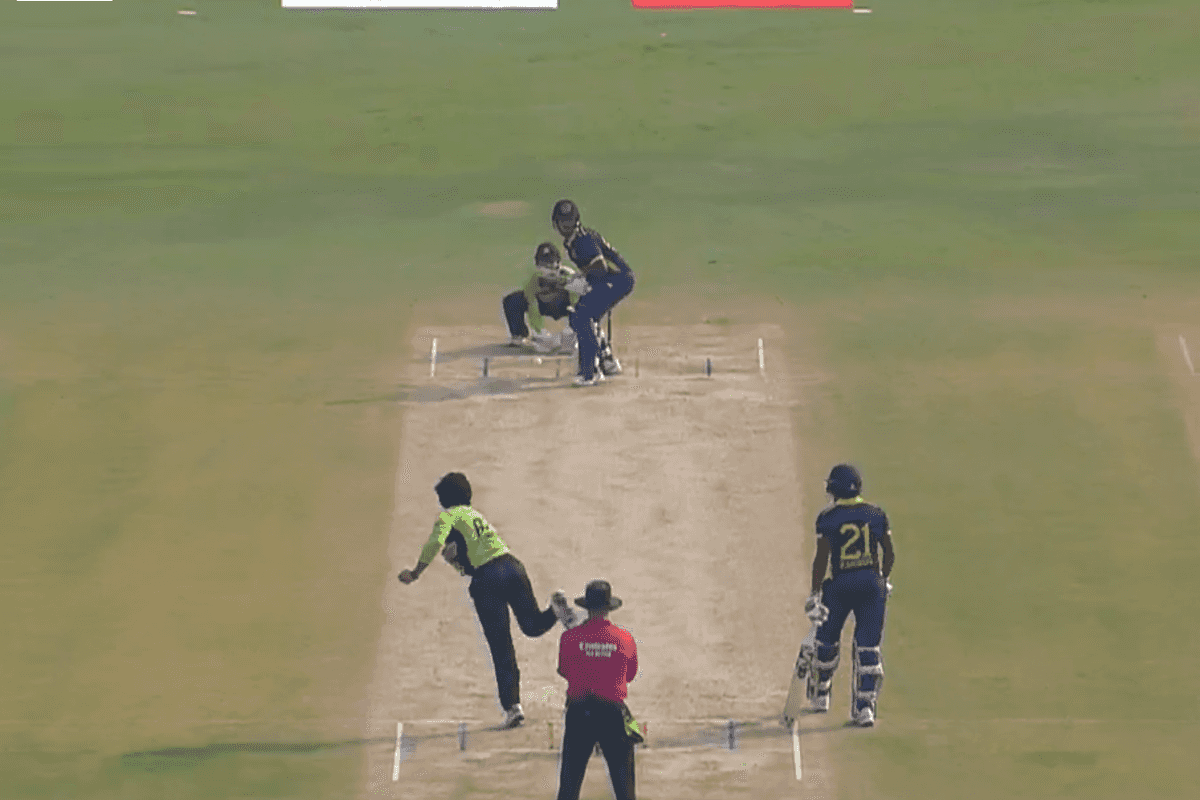 Pakistan bowl against Sri Lanka in tri-series final