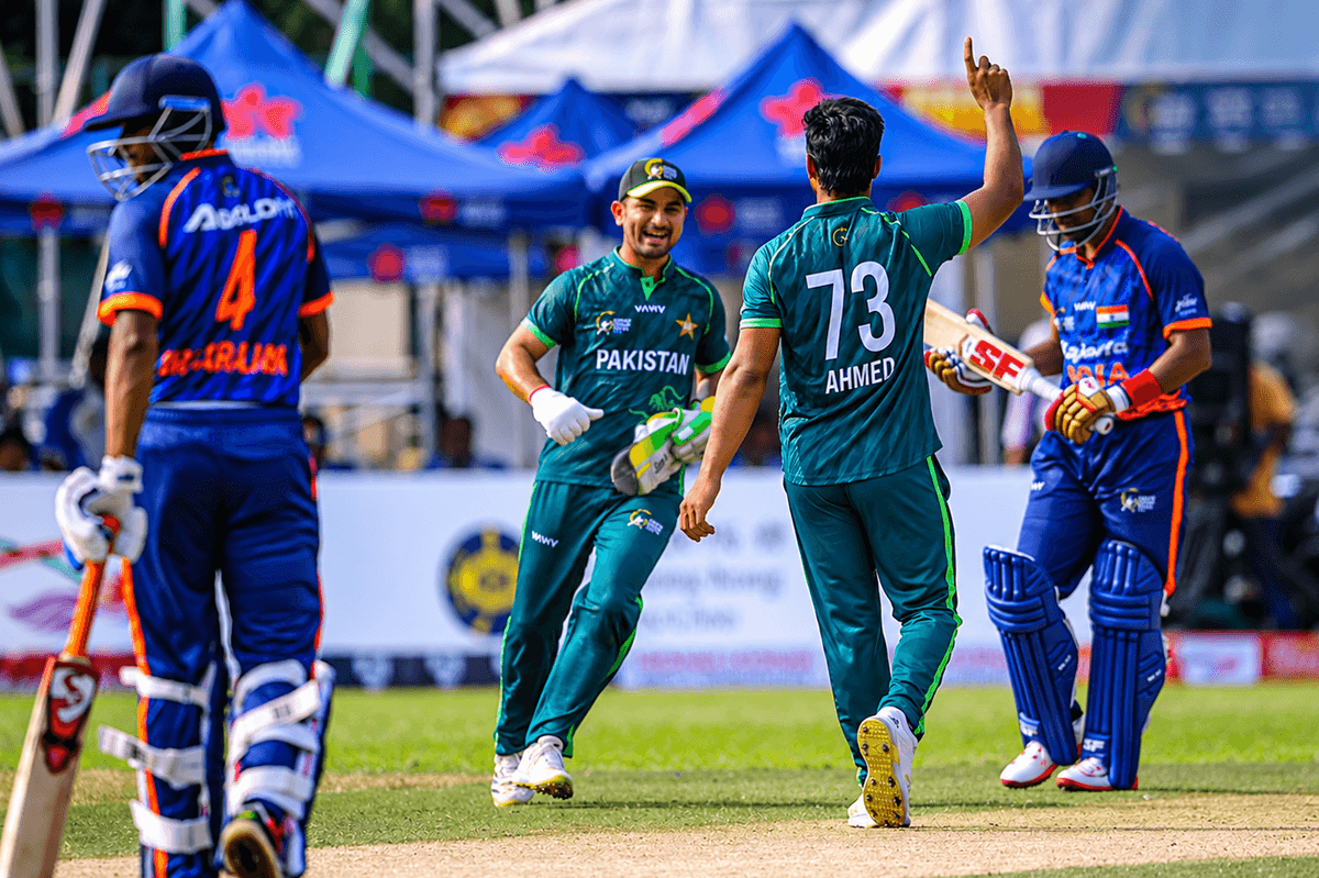 Pakistan crush India to keep Hong Kong Sixes semi-final hopes alive
