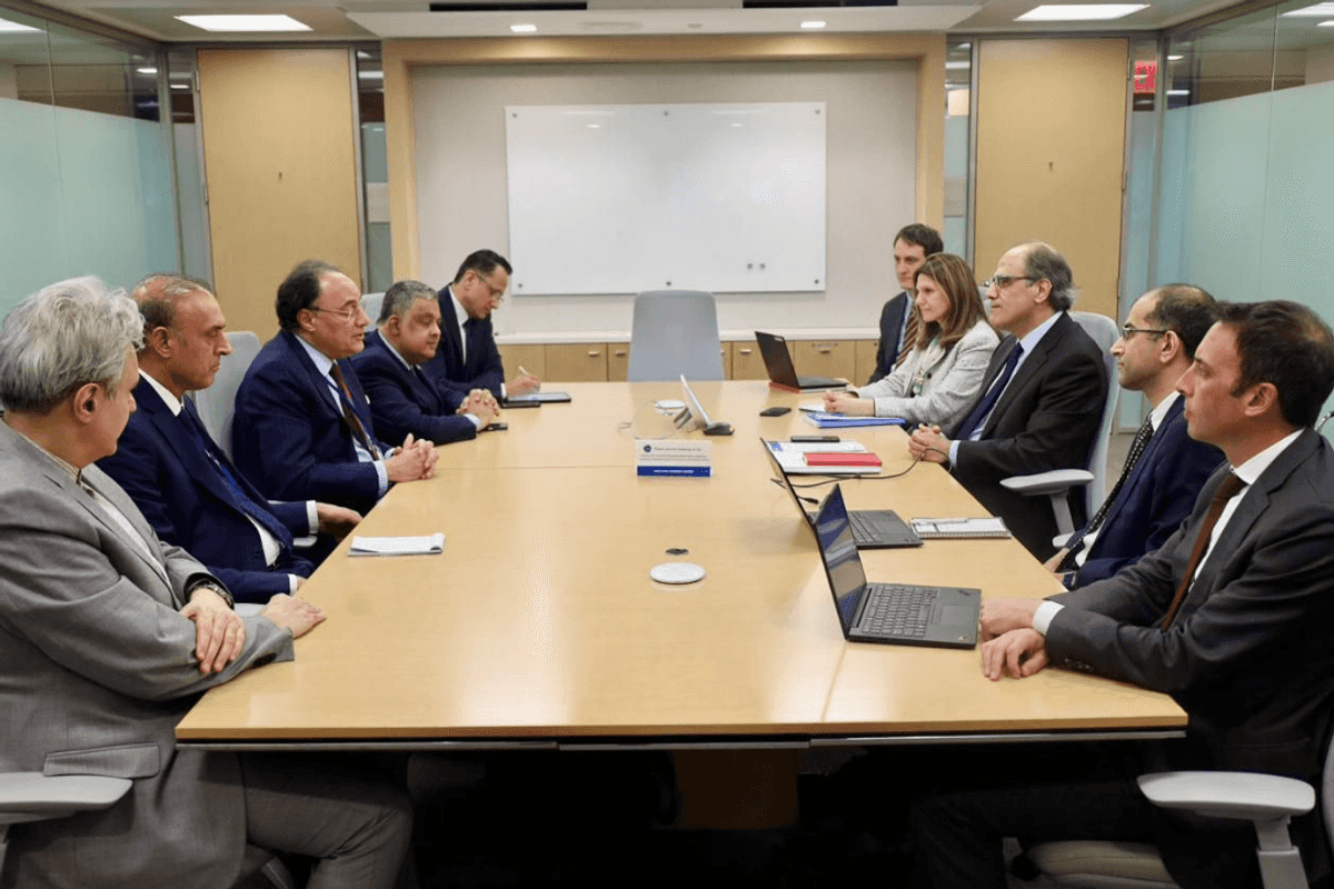 Pakistan finance minister discusses reforms, financing with IMF, World Bank officials