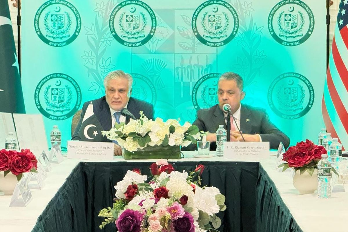 Pakistan’s foreign minister courts US investors