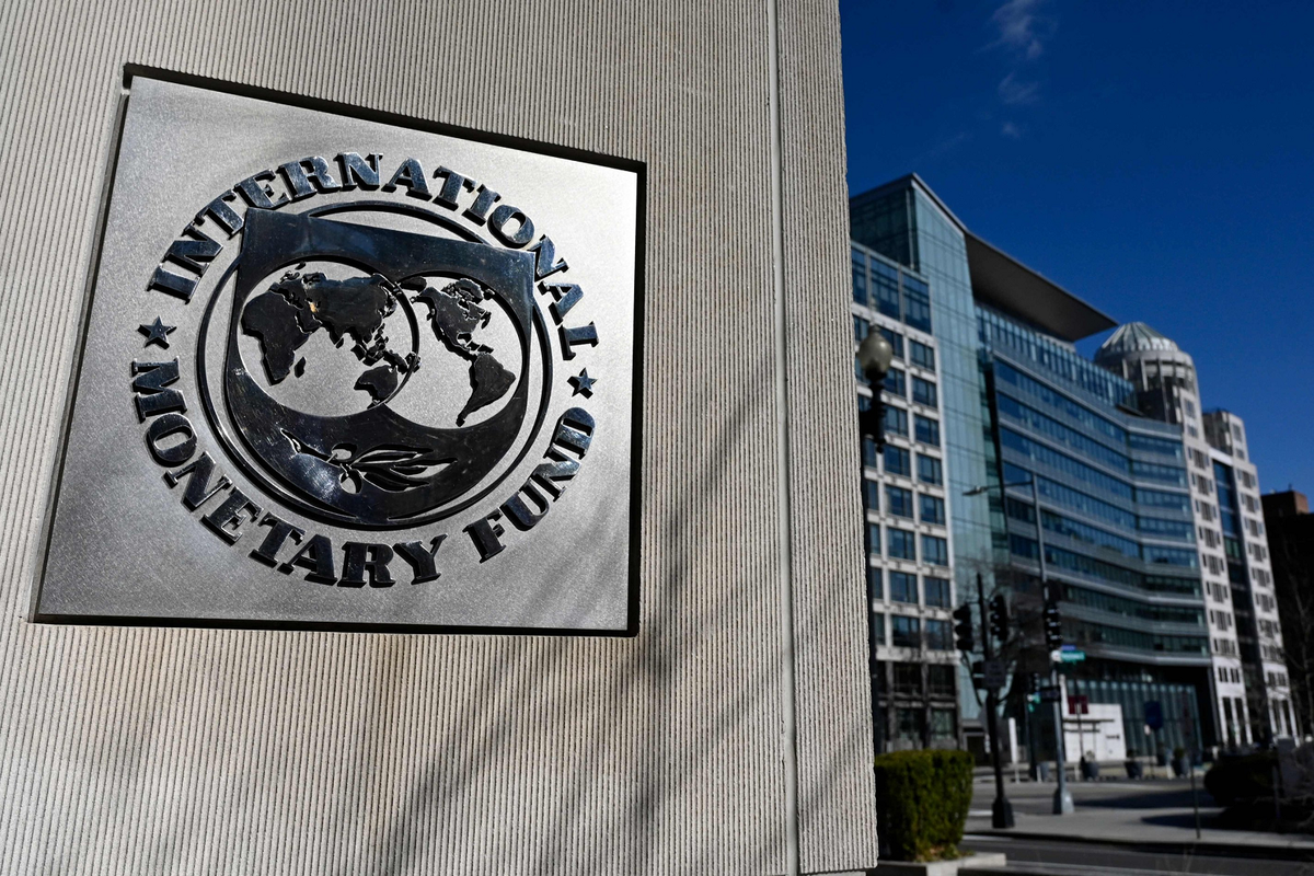 Pakistan to cut GDP, forex targets to secure IMF loan deal