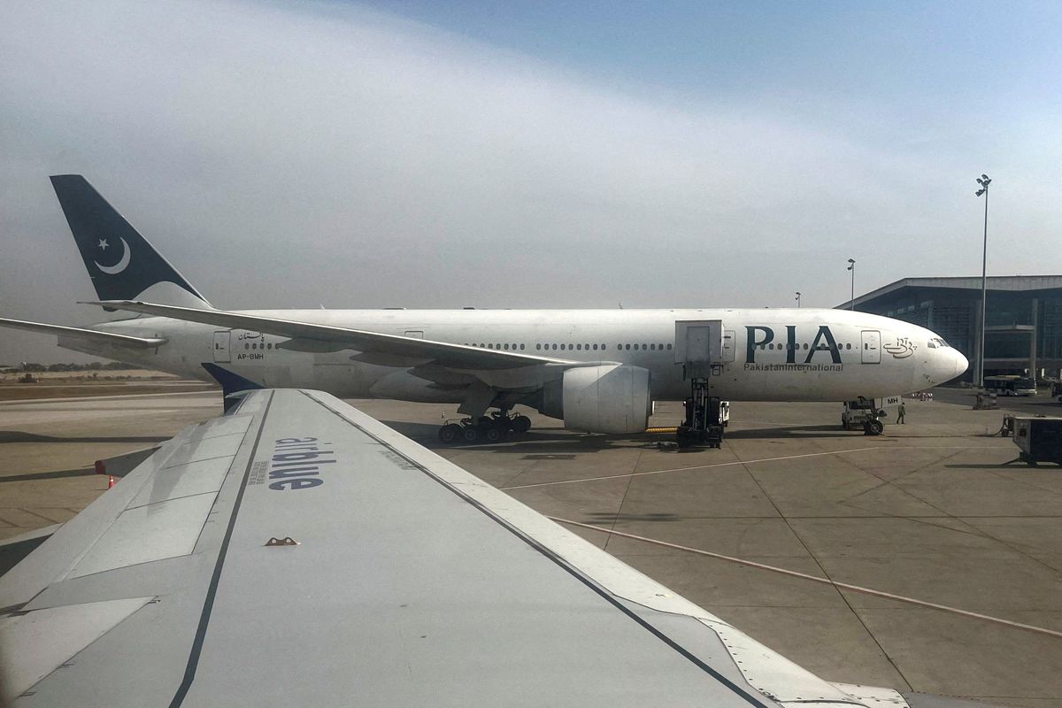 Pakistan aims to complete PIA bidding by next month as government widens stake on offer